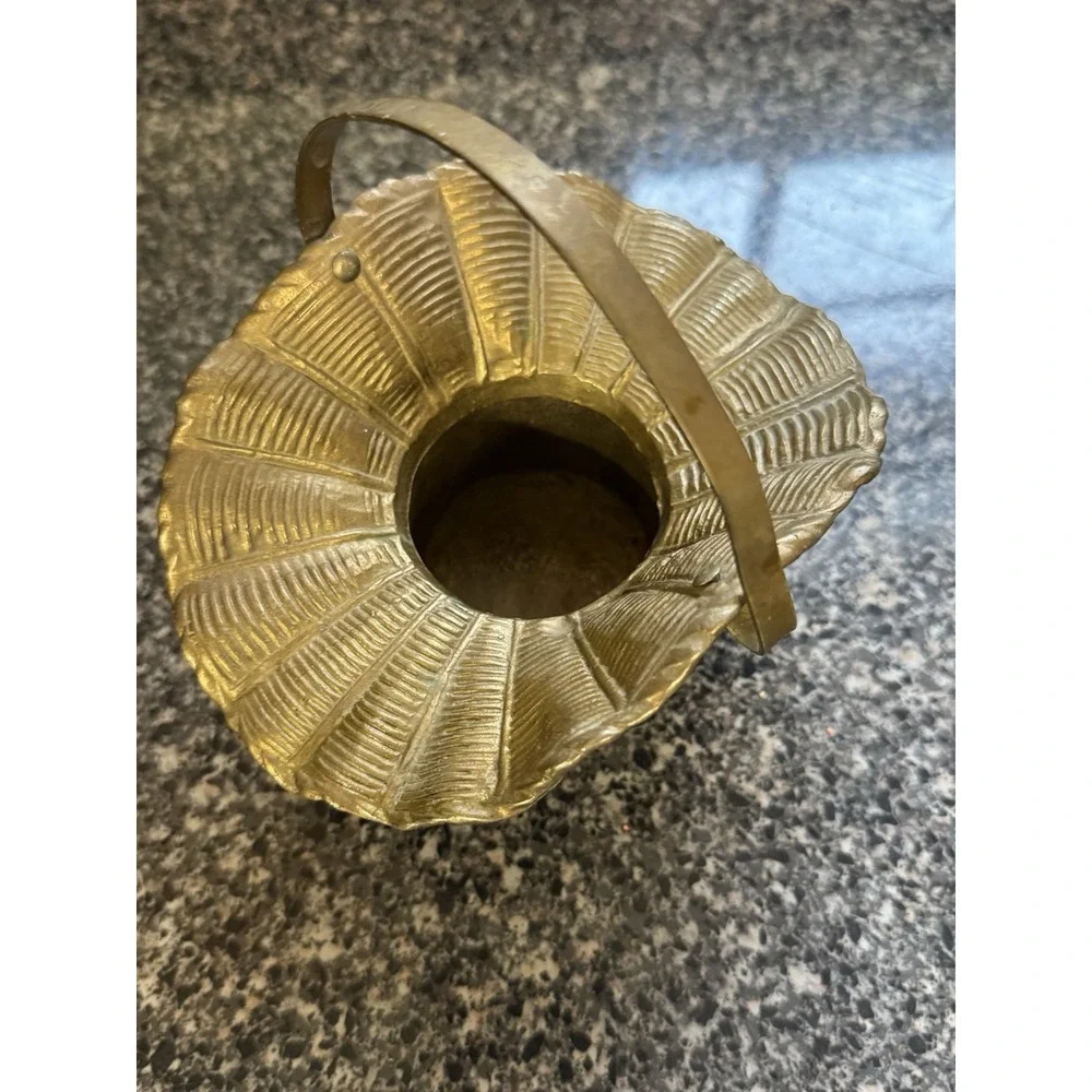 Vintage Brass Basket with handle Round‎ Base